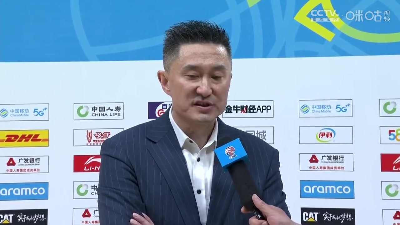  杜锋：今天大家打得十分专注，辽宁是卫冕冠军，我们是年轻球队还得多向他们